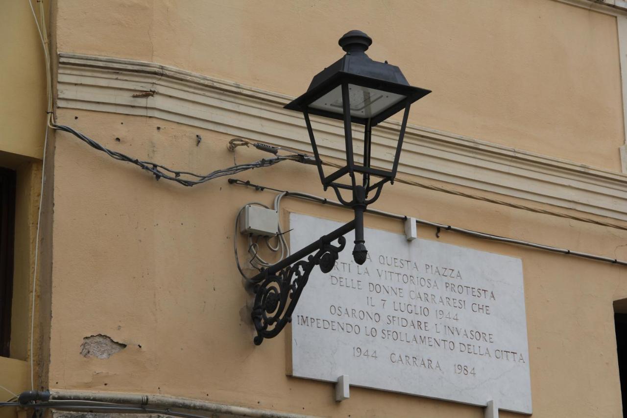 La Porta Sui Monti Di Luna Carrara Exteriör bild