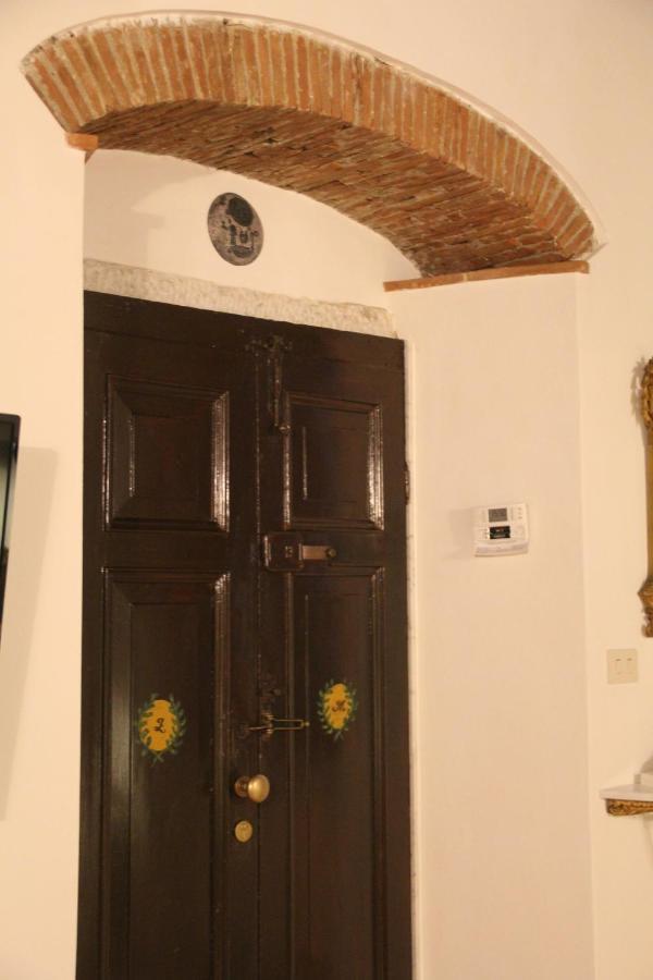 La Porta Sui Monti Di Luna Carrara Exteriör bild
