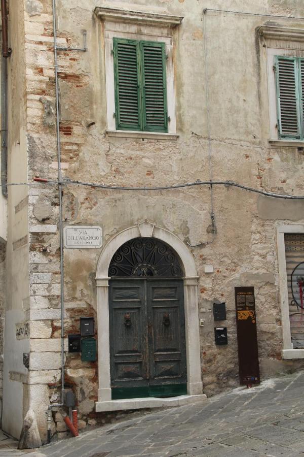 La Porta Sui Monti Di Luna Carrara Exteriör bild