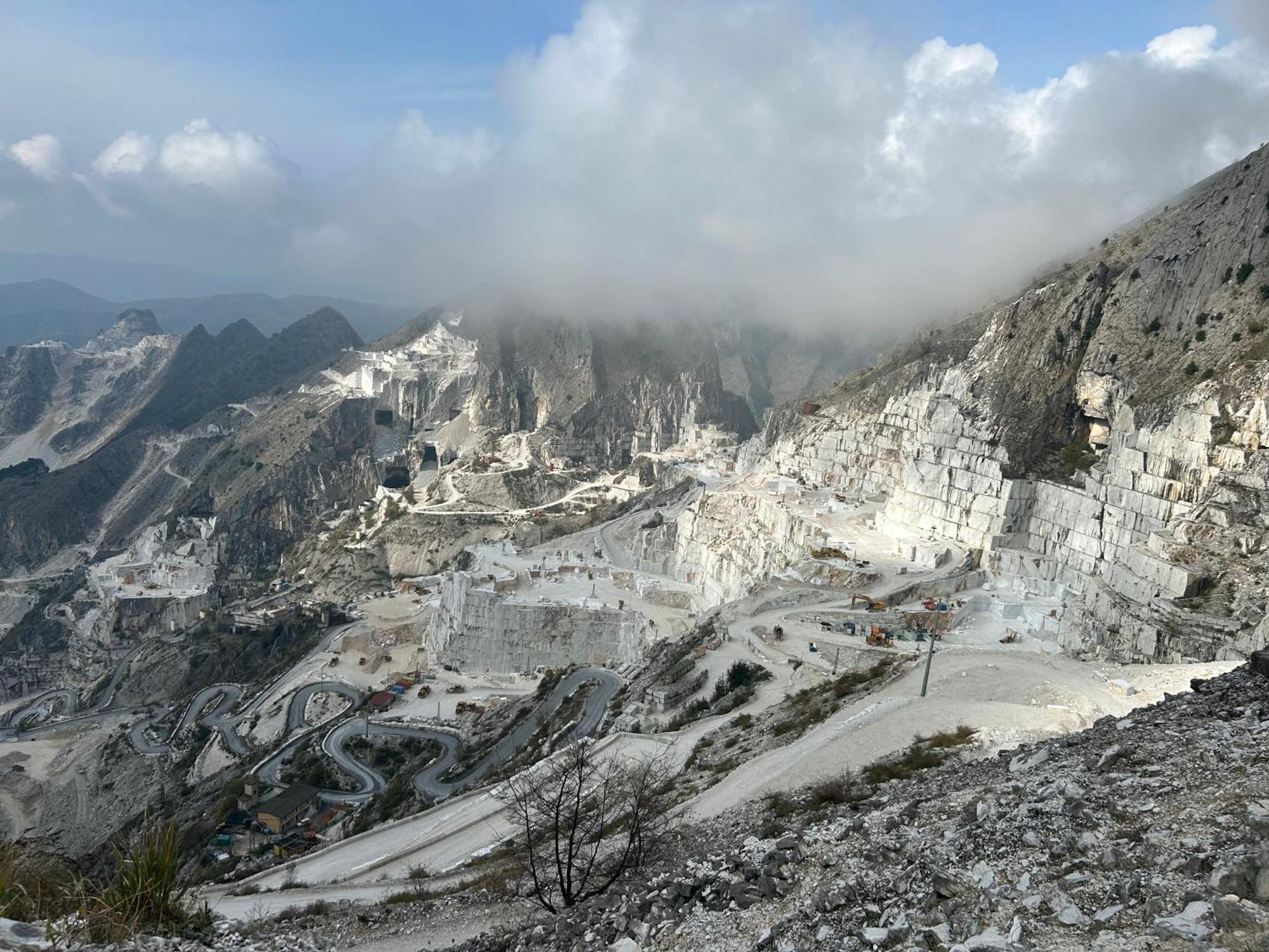 La Porta Sui Monti Di Luna Carrara Exteriör bild